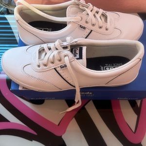 Womens 8.5 Courty core leather white KEDS. Never worn- with box and tags